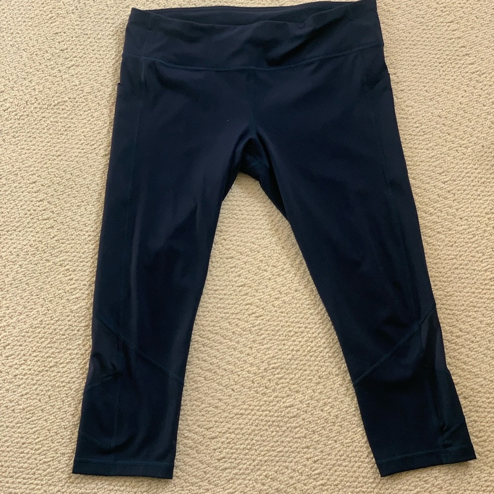 Lululemon Pace Rival Crop 22” in true navy - excellent condition
